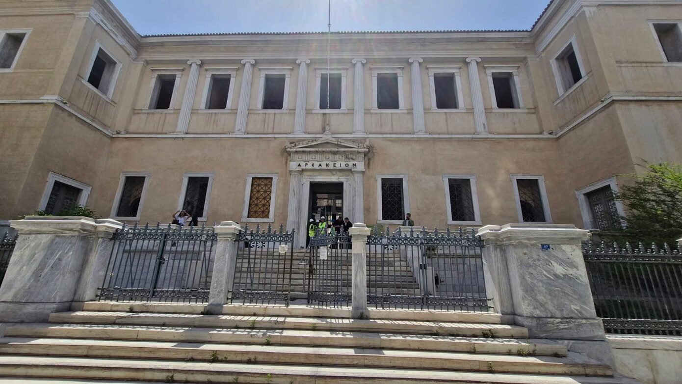 ΣτΕ: Αποζημίωση από το Δημόσιο για ζημιές σε ακίνητα χτισμένα με παράνομες άδειες κοντά σε ρέματα