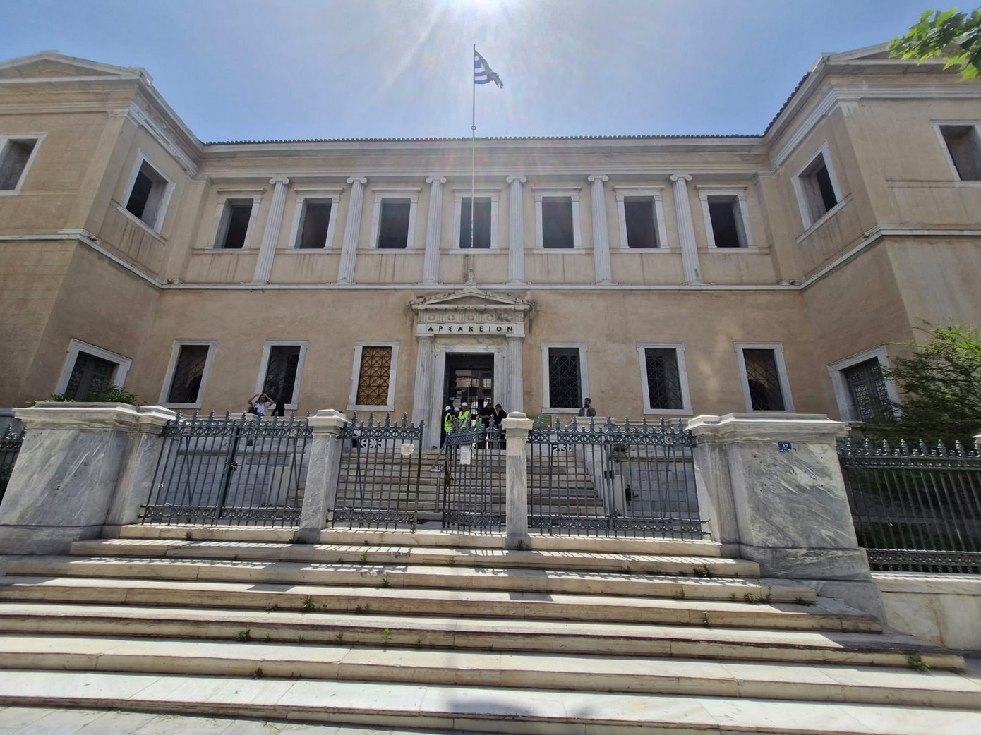 ΣτΕ: Αποζημίωση από το Δημόσιο για ζημιές σε ακίνητα χτισμένα με παράνομες άδειες κοντά σε ρέματα