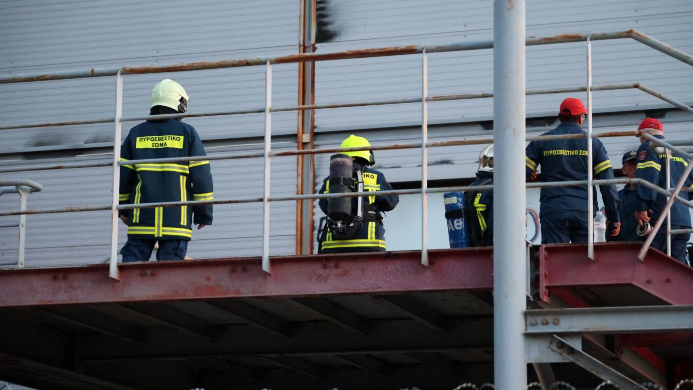 Δύο εγκλωβισμένα άτομα στο υπό κατεδάφιση θέατρο Μπάντμιντον: Πληροφορίες