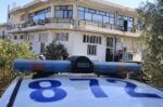 Δικογραφία σε βάρος του άνδρα που εισέβαλε στο Α.Τ. Μάνδρας και του αστυνομικού που τον πυροβόλησε