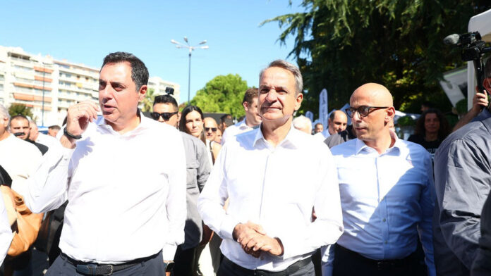 Η ατάκα του πρωθυπουργού στην επίσκεψή του στο περίπτερο της εφημερίδας Espresso