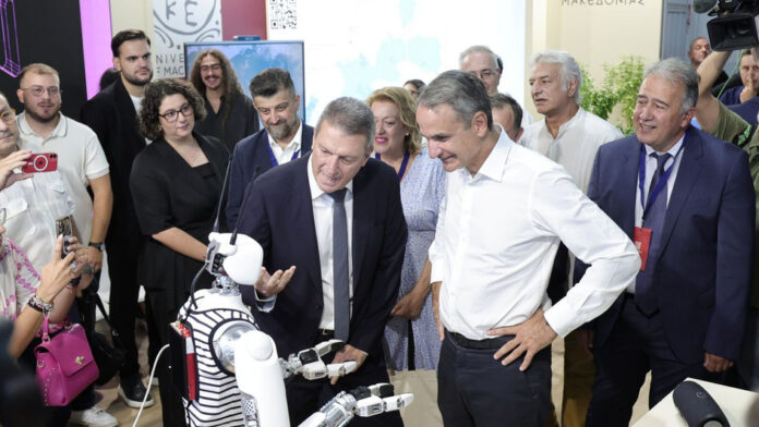 ΔΕΘ 2026: Ο πρωθυπουργός συνομίλησε με ρομπότ, φωτογραφίες και βίντεο