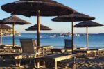 Φονικός ξυλοδαρμός για μια ξαπλώστρα στη Βουλιαγμένη: «Τον έριξε στο έδαφος και τον χτύπαγε»