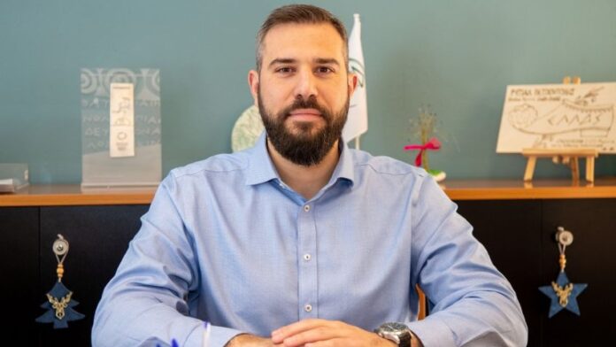 Β. Σίμος: Τα «κοράκια» των funds δεν έχουν θέση στην Πετρούπολη