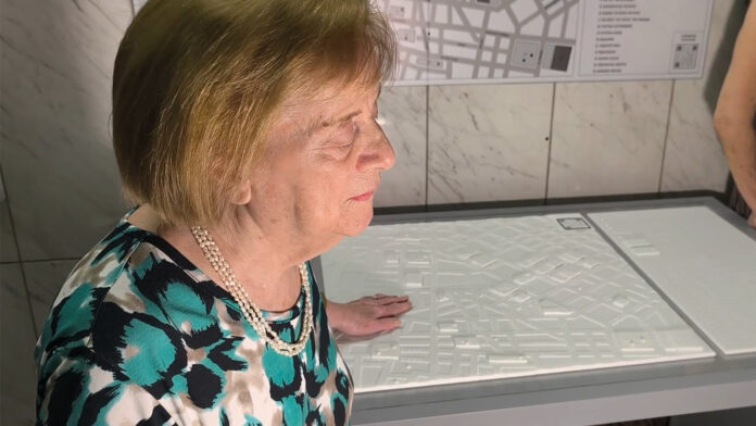 Νέος απτικός χάρτης με γραφή Braille στο Μετρό Συντάγματος για άτομα με οπτική αναπηρία – Πώς λειτουργεί