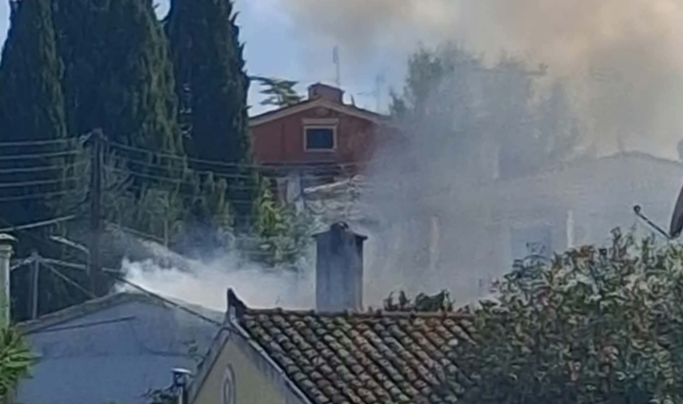Κέρκυρα: Εγκαύματα για τον ιδιοκτήτη ισόγειας μονοκατοικίας μετά την πυρκαγιά – Μεταφέρθηκε στο νοσοκομείο