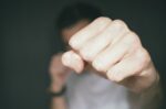 Τραυματισμός 14χρονου στα Βριλλήσια: Οι μαρτυρίες για το περιστατικό – «Τον κλωτσούσε στο νεφρό και του έδινε μπουνιές στο μάτι»