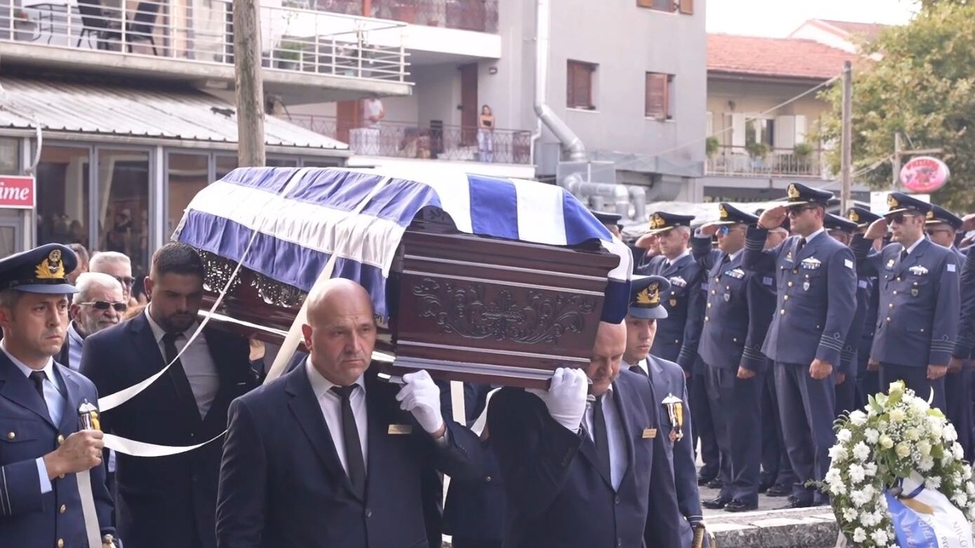 Σμηναγός Δημήτρης Πέτρου: «Αντίο» στα Ιωάννινα – «Θα προστατεύεις για πάντα την κόρη σου»