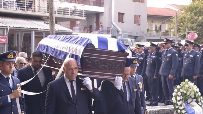 Σμηναγός Δημήτρης Πέτρου: «Αντίο» στα Ιωάννινα – «Θα προστατεύεις για πάντα την κόρη σου»