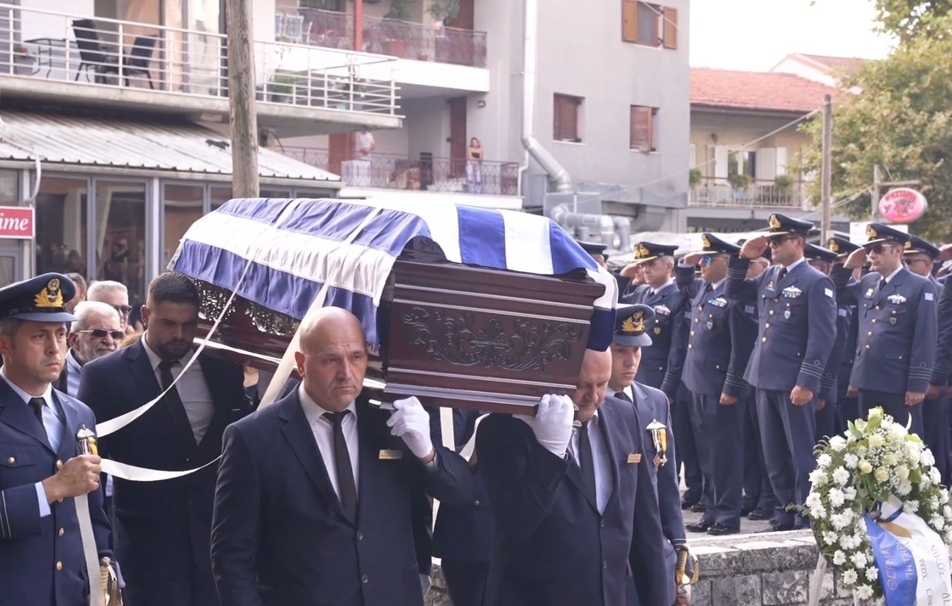 Σμηναγός Δημήτρης Πέτρου: «Αντίο» στα Ιωάννινα – «Θα προστατεύεις για πάντα την κόρη σου»
