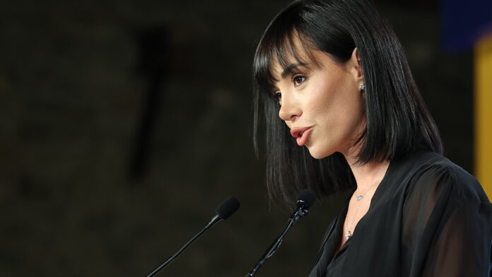 Κυβέλη Μάρδα: Προλόγισε τον Αλέξη Τσίπρα, η πορεία της, ο πολιτικός μπαμπάς και ο ΠΑΟΚ