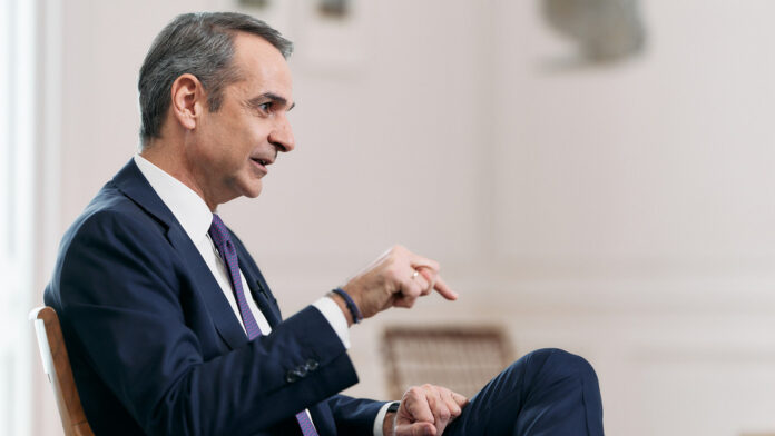 Νέες δημοσκοπήσεις: Το προβάδισμα Μητσοτάκη, το βιοτικό επίπεδο και το καμπανάκι στα δεξιά