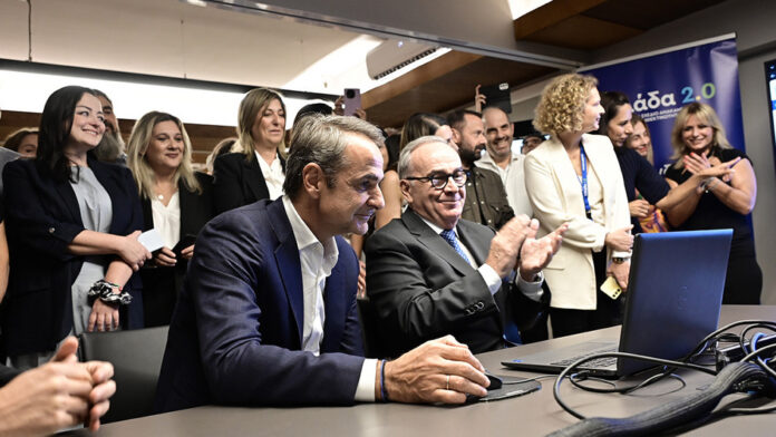 Κυριάκος Μητσοτάκης: Πάτησε το κουμπί για 6,75 δισ. ευρώ από το Ταμείο Ανάκαμψης – «Οι Έλληνες βλέπουν ότι δεν χάθηκε ούτε ένα ευρώ»