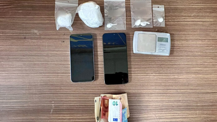 Σύλληψη για κοκαΐνη στο Ίλιον: Γνωστοί στις αρχές συνελήφθησαν την ώρα συναλλαγής – Βρέθηκαν πάνω από 100 γραμμάρια