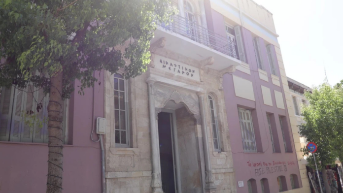 Ηράκλειο: Πήγε χωρίς δικηγόρο για καβγά στο σπίτι και βρέθηκε στη φυλακή – Η πρωτόδικη καταδίκη των 31 μηνών