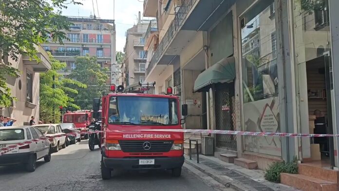 Κλειστή η συμβολή Βραΐλα και Αλεξάνδρας λόγω φωτιάς σε διαμέρισμα