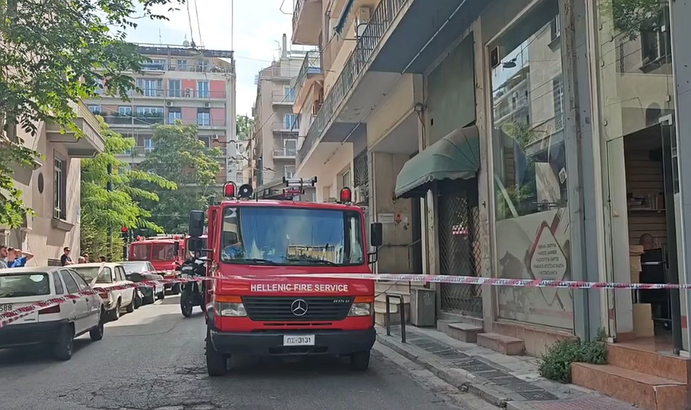 Κλειστή η συμβολή Βραΐλα και Αλεξάνδρας λόγω φωτιάς σε διαμέρισμα