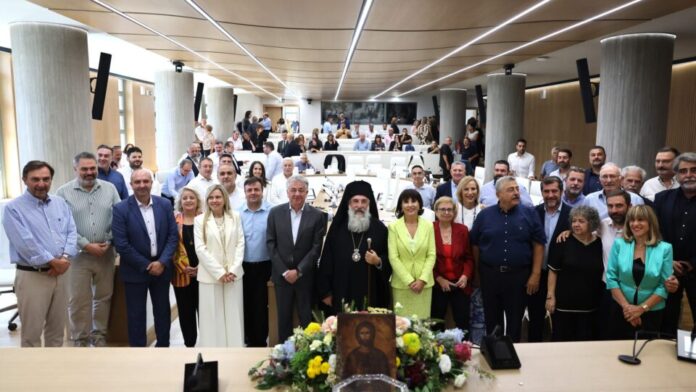 Περιφέρεια Κρήτης: Η πρώτη συνεδρίαση στο νέο βιοκλιματικό κτίριο και ο αγιασμός εγκαινιάζουν νέα εποχή
