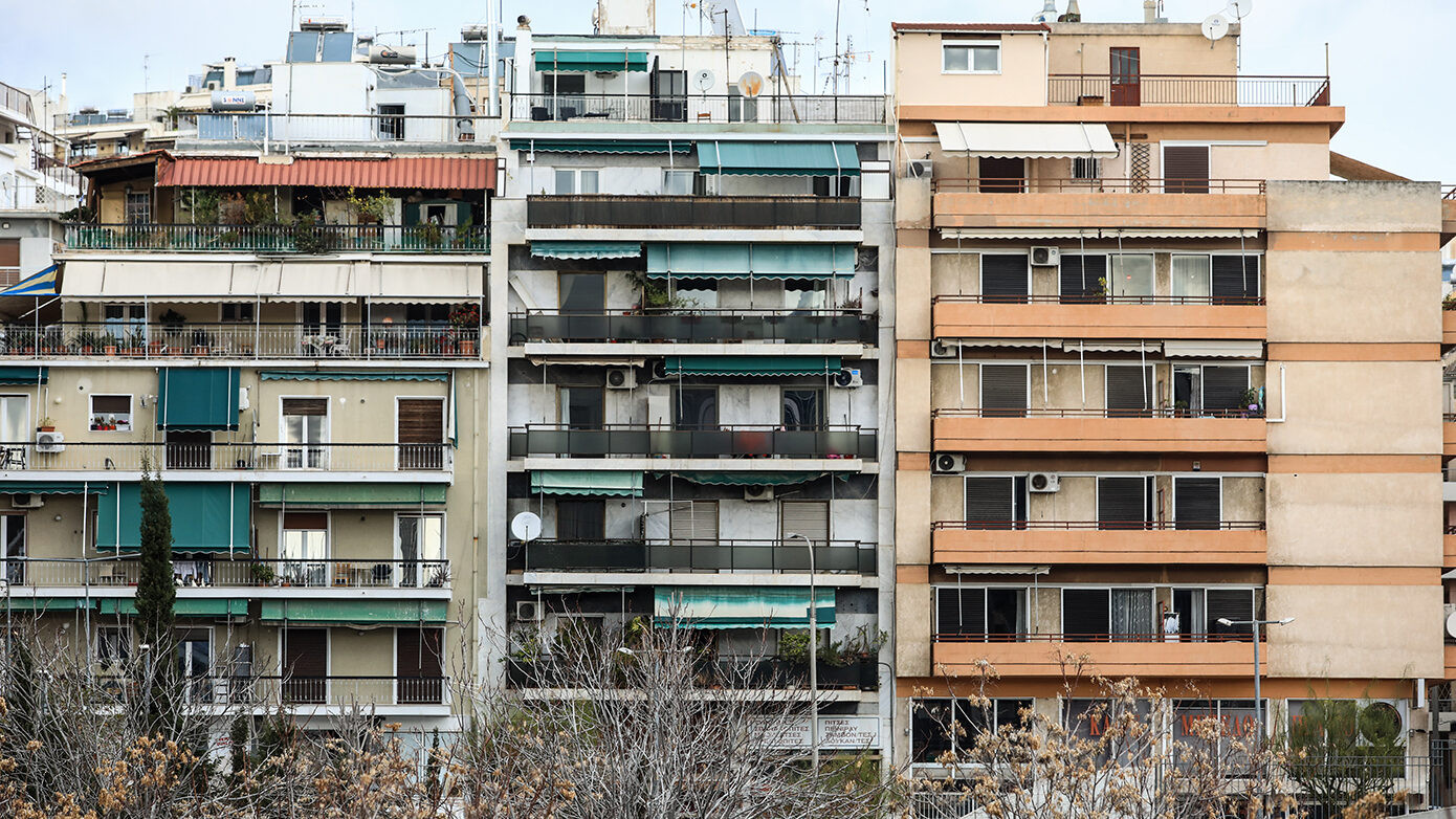 Ενοίκια και τιμές «τρώνε» τα εισοδήματα στη στέγη: Γιατί δεν υπάρχουν αρκετά σπίτια