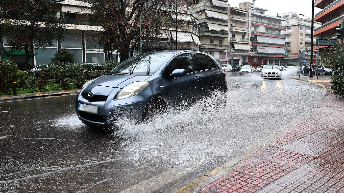 Αλλάζει ξανά ο χάρτης της κακοκαιρίας: Οι περιοχές με ισχυρές καταιγίδες και νέα πορτοκαλί προειδοποίηση της ΕΜΥ