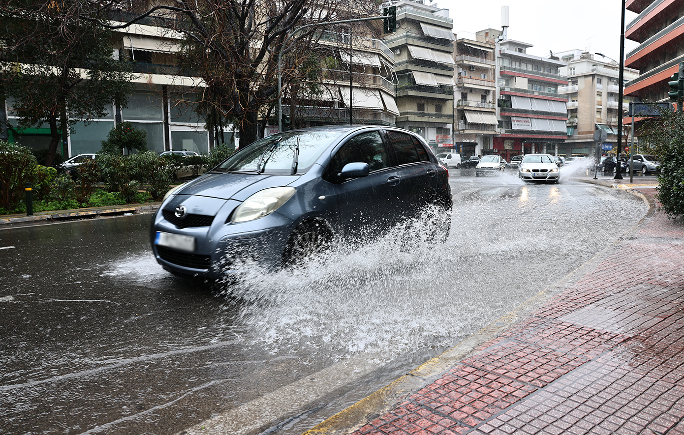 Αλλάζει ξανά ο χάρτης της κακοκαιρίας: Οι περιοχές με ισχυρές καταιγίδες και νέα πορτοκαλί προειδοποίηση της ΕΜΥ