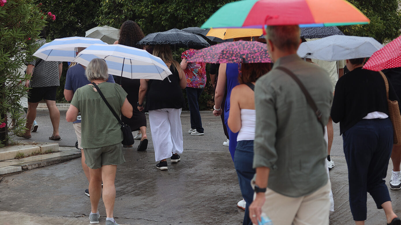 Καιρός: Ζέστη, σκόνη και καταιγίδες πάνω από τη χώρα τις επόμενες ημέρες – Ποιες περιοχές μπαίνουν στο στόχαστρο