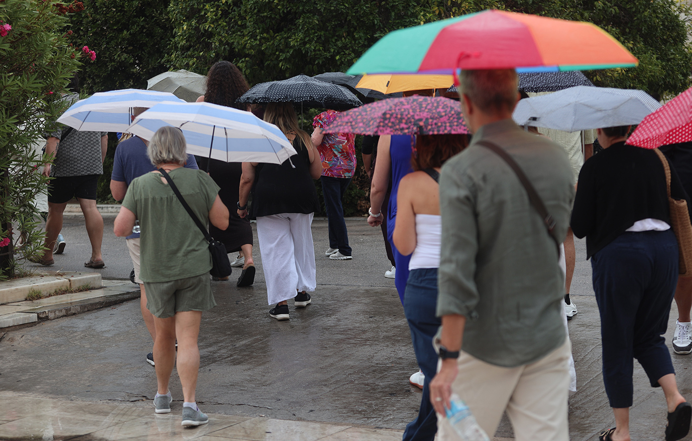 Καιρός: Ζέστη, σκόνη και καταιγίδες πάνω από τη χώρα τις επόμενες ημέρες – Ποιες περιοχές μπαίνουν στο στόχαστρο