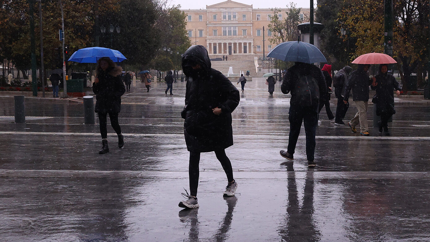 Καιρός την Κυριακή: Φθινόπωρο από Δευτέρα στη χώρα – Έρχονται βροχές και καταιγίδες