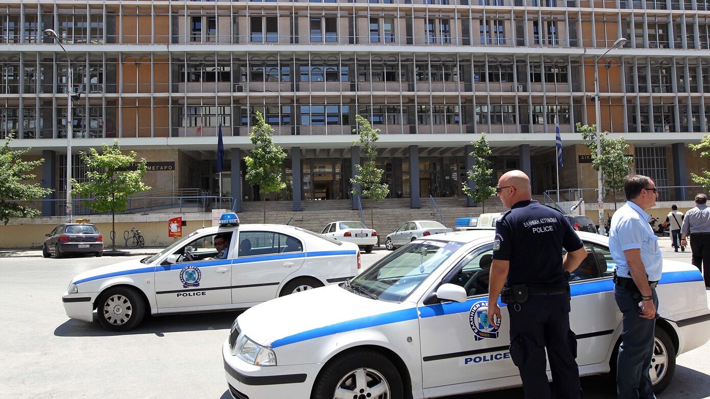 Σπείρα έσπαγε κωδικούς τραπεζών μέσω Dark Web και άδειαζε καταθέσεις ανυποψίαστων πολιτών – Κάθειρξη έως 11 χρόνια σε 7 μέλη