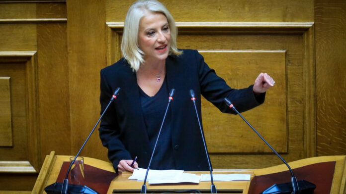 Ρένα Δούρου: Η κυβέρνηση χρησιμοποιεί την εξωτερική πολιτική για λίγες ψήφους και δεν είναι η πρώτη φορά