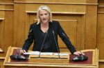 Δούρου: Είδαμε το διπλό πρόσωπο της ΝΔ – Ο Βορίδης κόβει κι ο Μητσοτάκης θέλει να ράψει το Σύνταγμα στα μέτρα της Δεξιάς