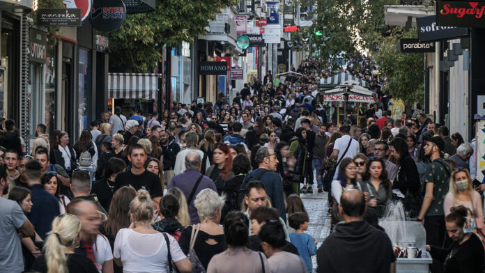 ΕΛΣΤΑΤ: Πόσα χρήματα ξοδεύουν τον μήνα τα νοικοκυριά – Οι δαπάνες που επιβαρύνουν τον προϋπολογισμό