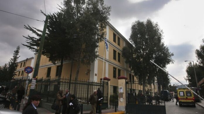 Ευελπίδων: 40χρονος Τυνήσιος κρατούμενος απέδρασε στη μεταγωγή του – Ανθρωποκυνηγητό από την ΕΛ.ΑΣ.