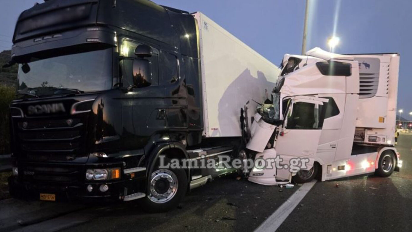 Φθιώτιδα: Νταλίκα προσέκρουσε σε παρκαρισμένο φορτηγό μετά τα διόδια – Τραυματίας ο οδηγός