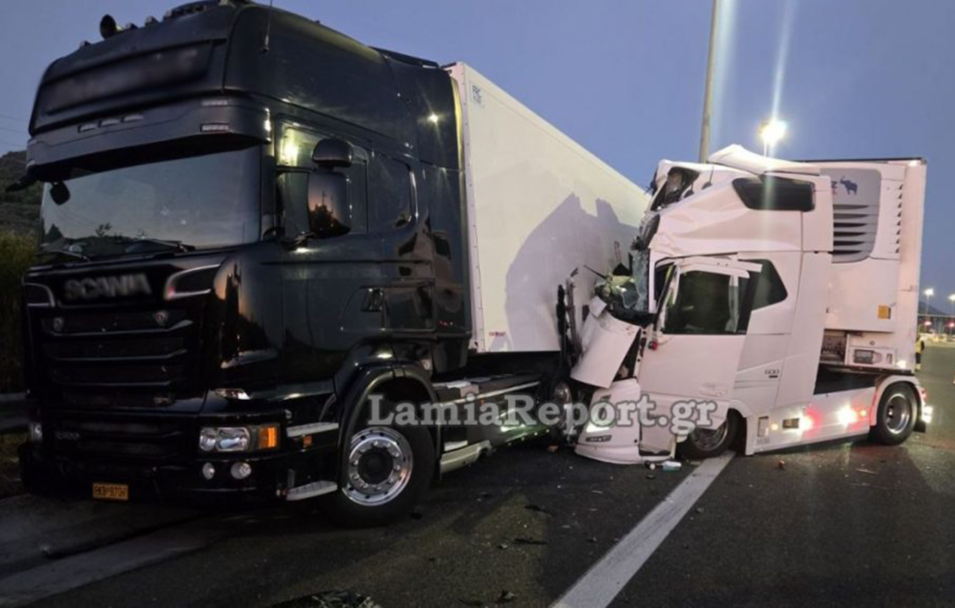 Φθιώτιδα: Νταλίκα προσέκρουσε σε παρκαρισμένο φορτηγό μετά τα διόδια – Τραυματίας ο οδηγός