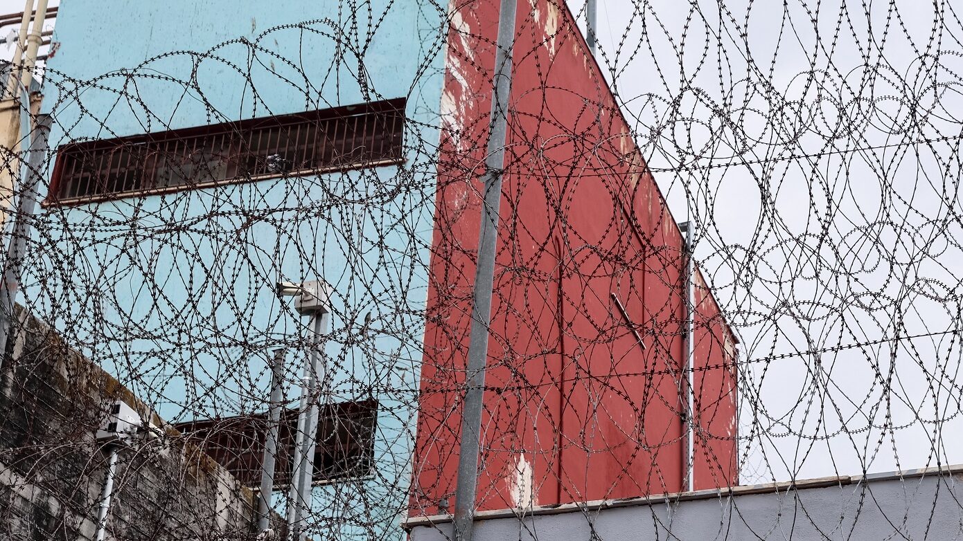 Φυλακές Αυλώνα: Έξι συλλήψεις για ναρκωτικά και κινητά τηλέφωνα – Ανάμεσά τους και σωφρονιστικός υπάλληλος