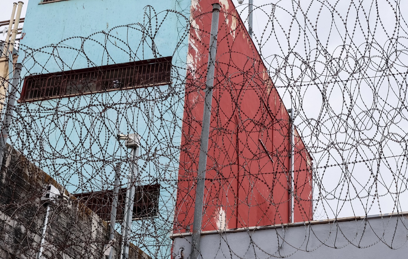Φυλακές Αυλώνα: Έξι συλλήψεις για ναρκωτικά και κινητά τηλέφωνα – Ανάμεσά τους και σωφρονιστικός υπάλληλος