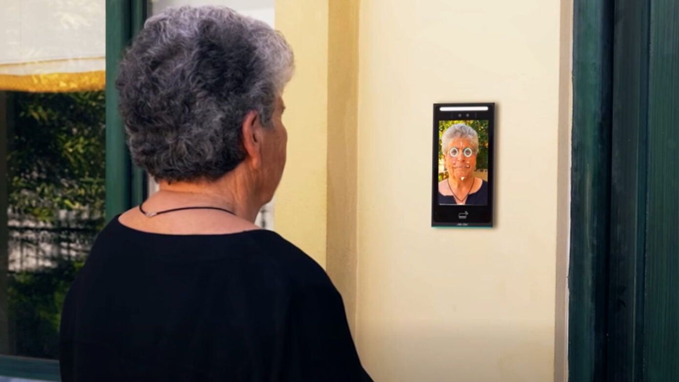 Οι γιαγιάδες της Κρήτης επιστρέφουν και τα βάζουν με το «χαζοGPT» σε βίντεο