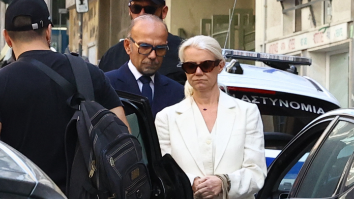 «Δολοφόνοι, σκοτώσατε τον Γιώργο», φώναξαν στους γιατρούς του Μαζωνάκη στην Ευελπίδων