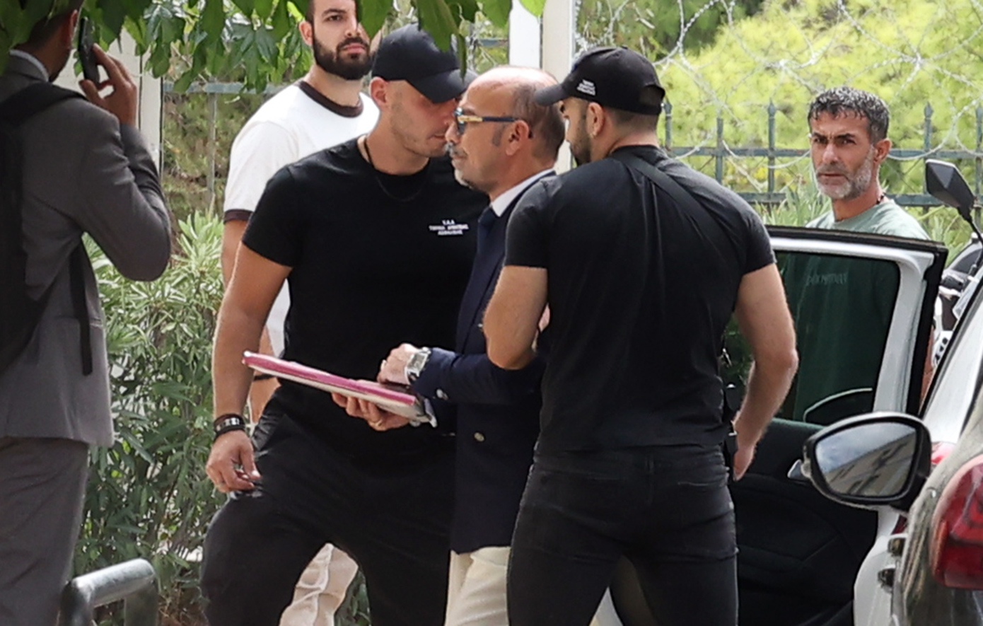 Θάνατος Γιώργου Μαζωνάκη: Στον ανακριτή οι δύο γιατροί – Η κατηγορία που τους βαρύνει, επισύρει ποινή ισόβιας κάθειρξης