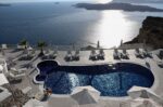 Βρετανοί σαρκάζουν τη φυγή των δισεκατομμυριούχων προς την Ελλάδα: «Όταν φύγει και ο τελευταίος, σβήστε τα φώτα»