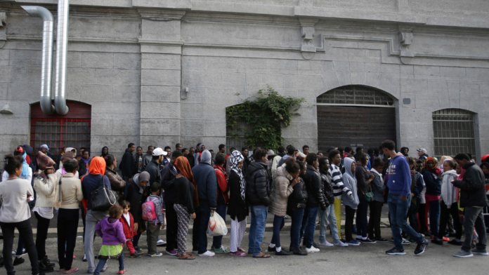 Η Ελλάδα στη συμμαχία των πέντε για τα «Κέντρα Επιστροφής» μεταναστών εκτός ΕΕ – Στόχος να λειτουργήσουν το 2027