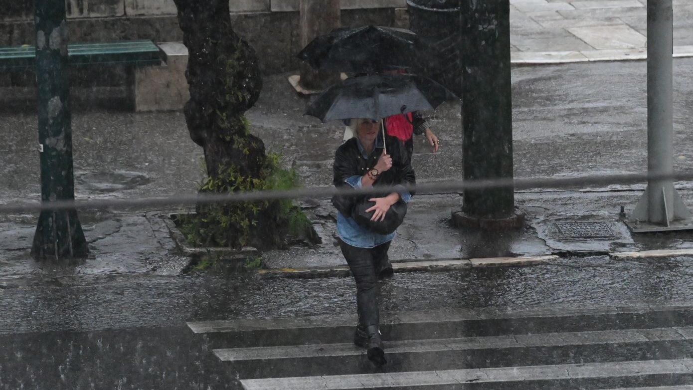 Άστατος ο καιρός όλη την εβδομάδα, σαν «προχωρημένο φθινόπωρο ή αρχές χειμώνα» – Προειδοποίηση του Μαρουσάκη για ισχυρούς βοριάδες