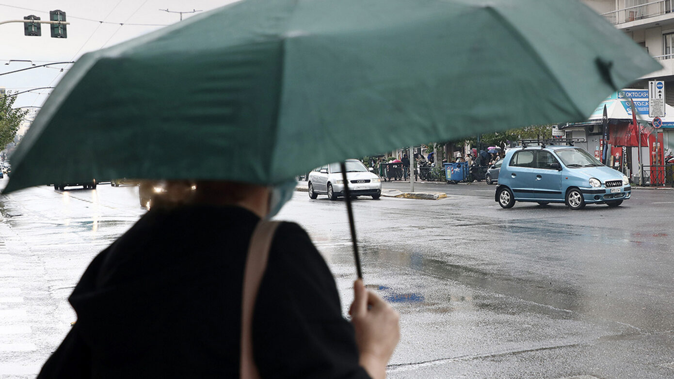 Καιρός από αύριο: Πέφτει η θερμοκρασία και έρχονται βροχές