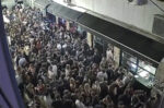 Πλατεία Καρύτση: Κάθε βράδυ μοιάζει με ατελείωτο μπαρ – καταγγελίες για μουσική μέχρι το πρωί