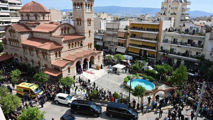 Μητροπολίτης Νίκαιας: Ο επικήδειος στην κηδεία του Γιώργου Μαζωνάκη, «Ο αληθινός τάφος των νεκρών είναι οι καρδιές των ανθρώπων»