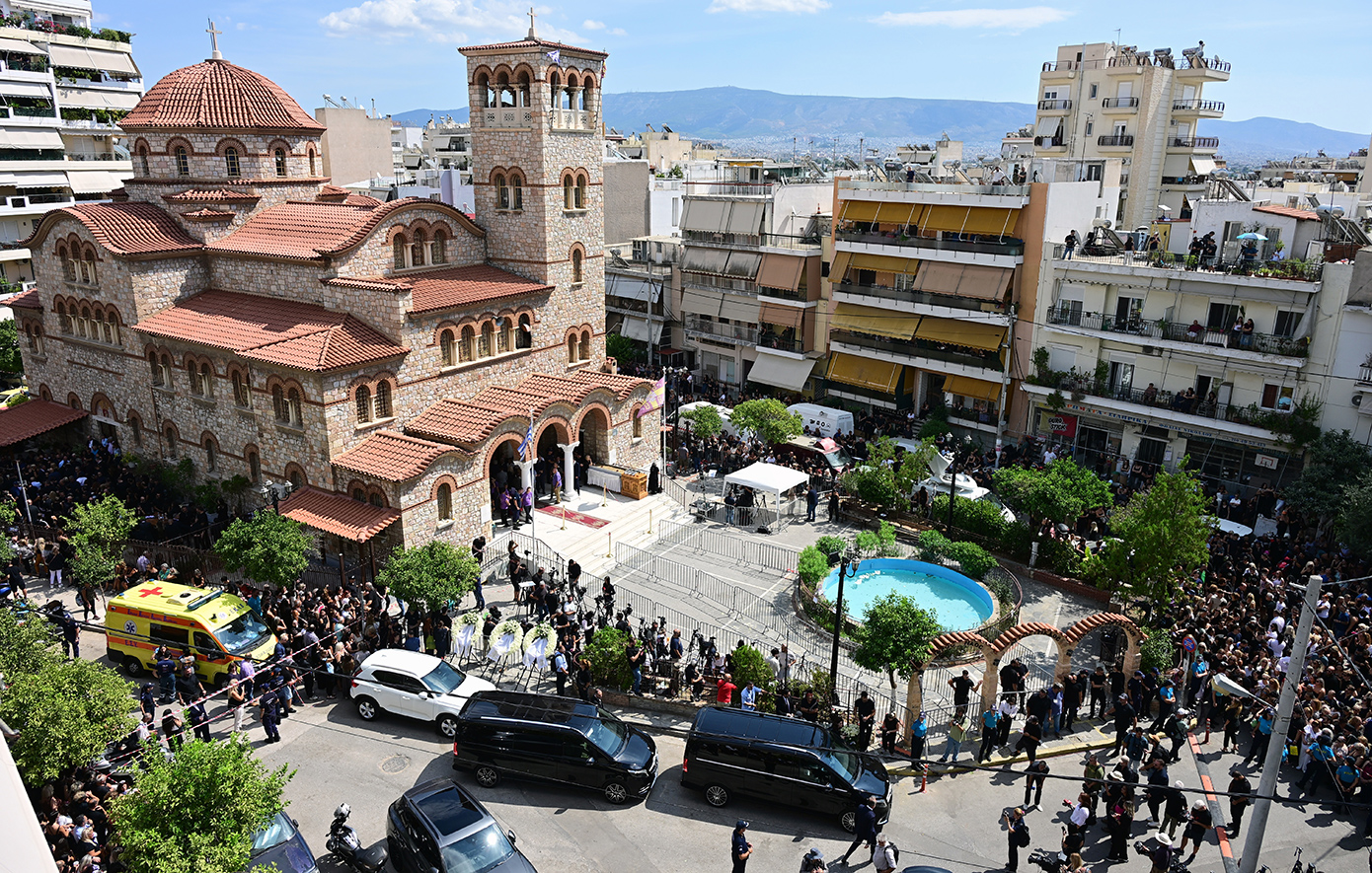 Μητροπολίτης Νίκαιας: Ο επικήδειος στην κηδεία του Γιώργου Μαζωνάκη, «Ο αληθινός τάφος των νεκρών είναι οι καρδιές των ανθρώπων»