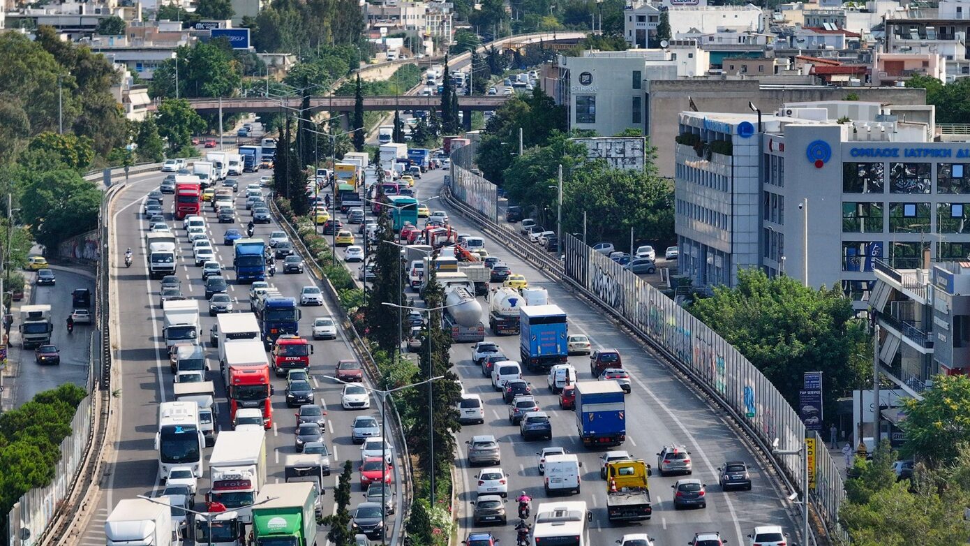 Κίνηση στην Αττική: Στο κόκκινο Κηφισός και Κηφισίας με μεγάλες καθυστερήσεις λόγω επιστροφής των εκδρομέων