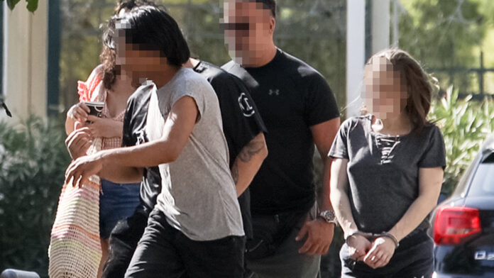 Κυψέλη: Στον ανακριτή ξανά το ζευγάρι και ο Αφγανός – Η μεταγωγή τους στην Ευελπίδων