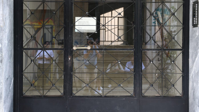 Κυψέλη: Μαχαιριές στο βρέφος και πιθανή σεξουαλική κακοποίηση των άλλων παιδιών